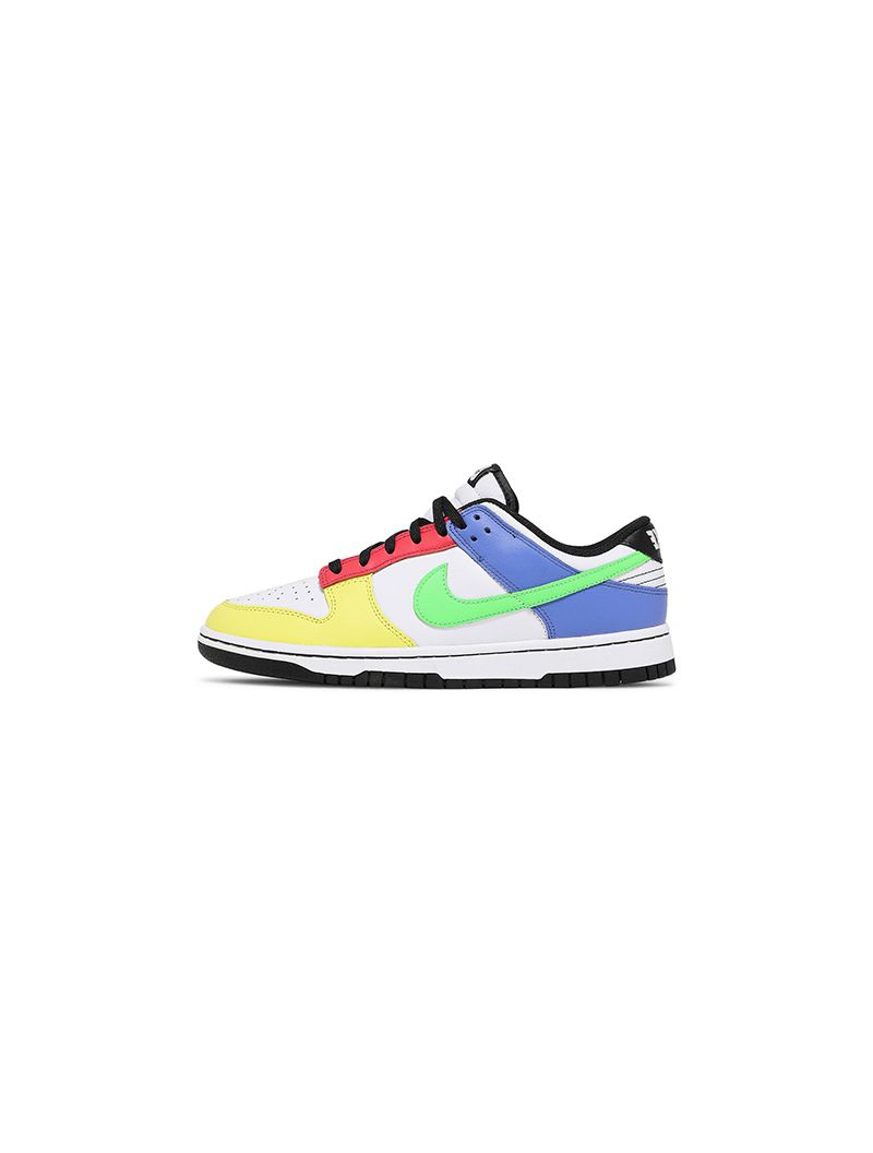 dunk low green strike on feet